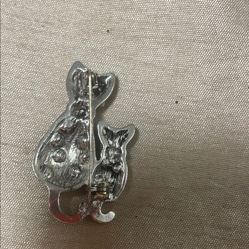Elegant Silver Cat and Kitten Brooch